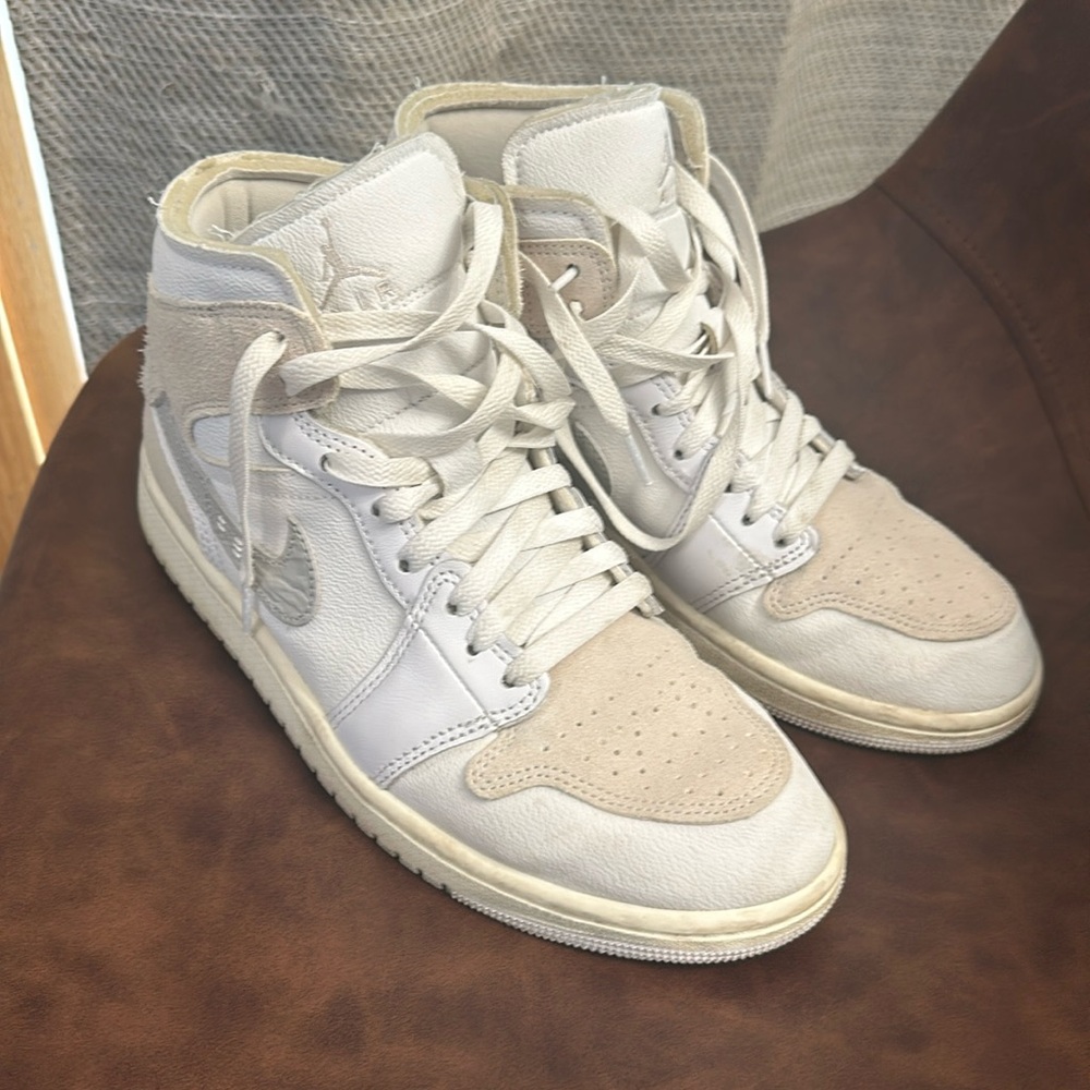 Nike Air Jordan 1 Mid SE women’s size 9.5